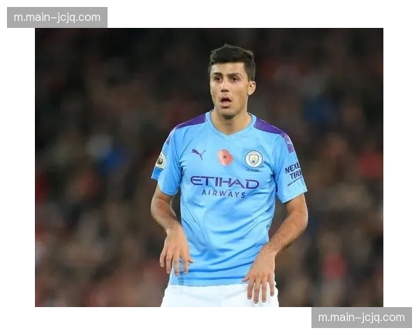 曼城罗德里单后腰职责加重，西班牙国脚成无锋阵攻防转换枢纽